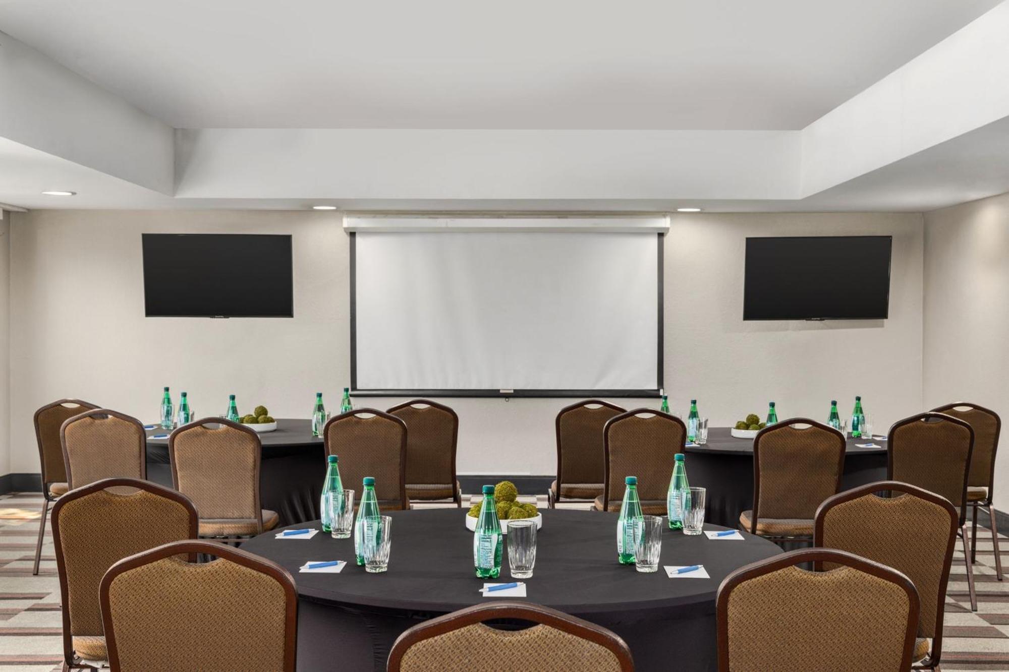 Four Points By Sheraton Greensboro Airport Εξωτερικό φωτογραφία