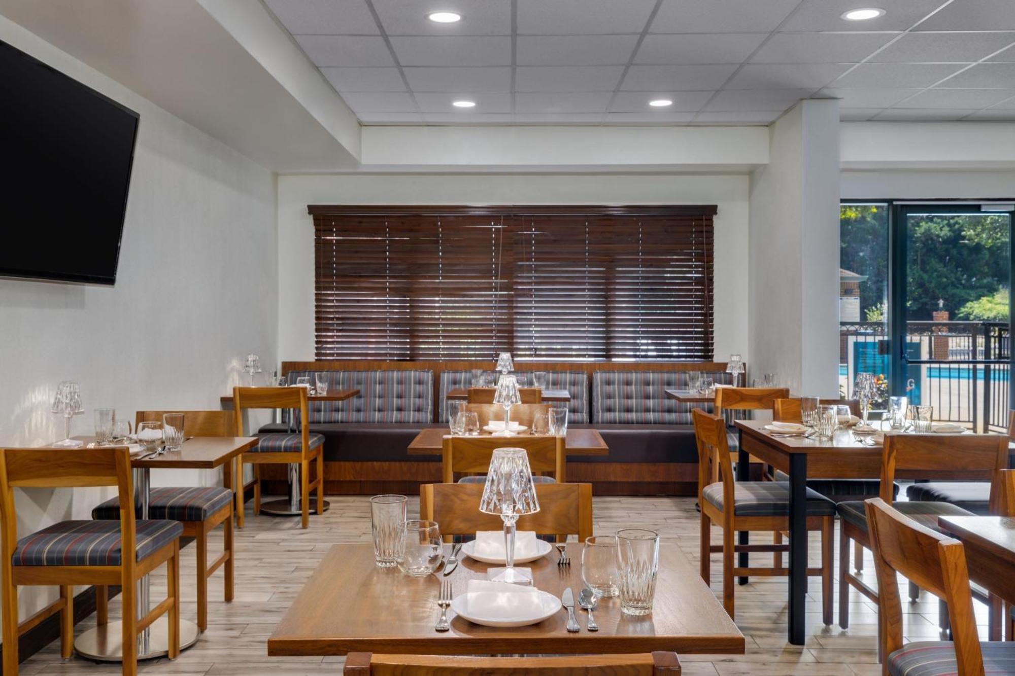 Four Points By Sheraton Greensboro Airport Εξωτερικό φωτογραφία
